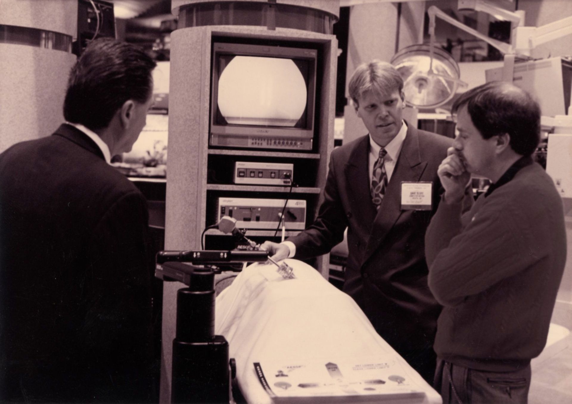 exhibitors-in-discussion.jpg