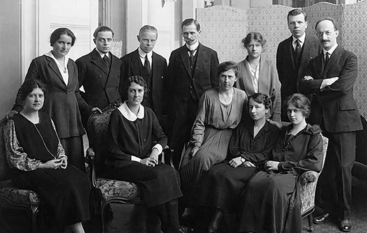 The staff of the League of Nations Health Organization gathers in the late 1920s. (Courtesy of United Nations Archives at Geneva)